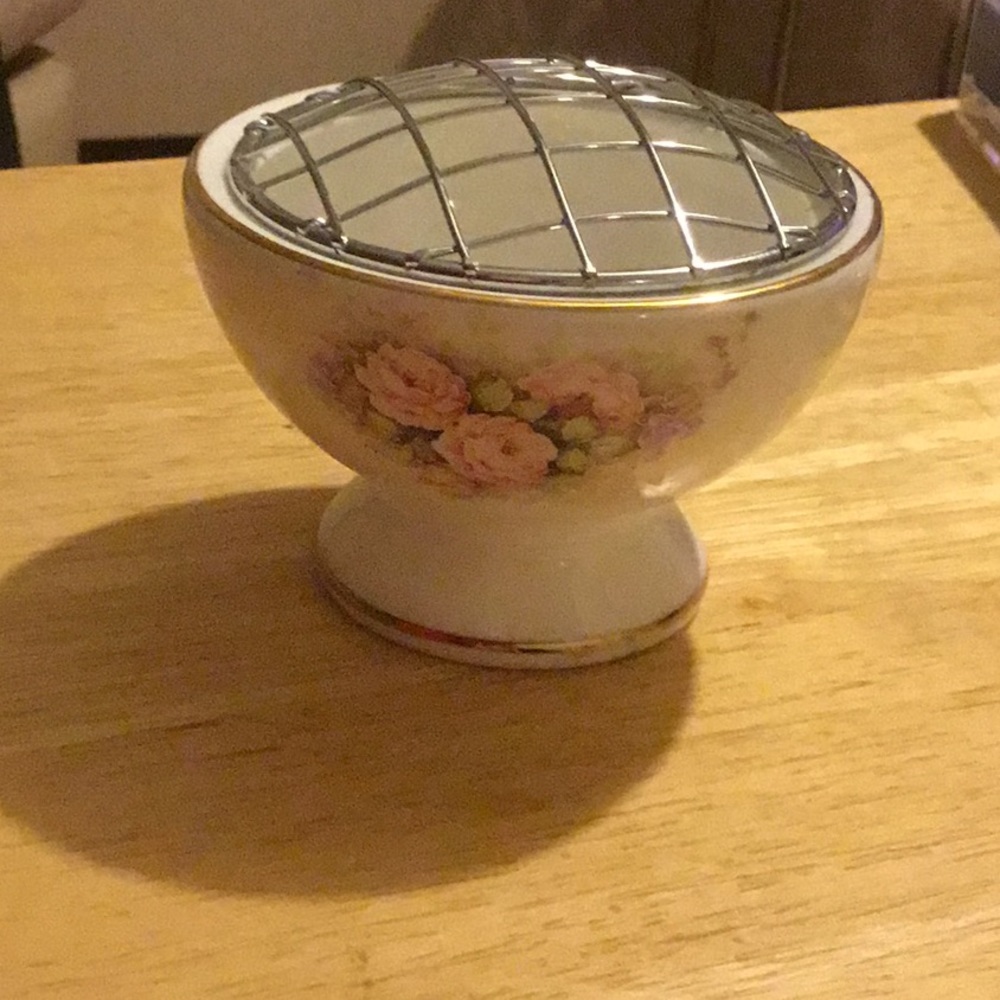 The Butchart gardens English Fine Bone China made in England new